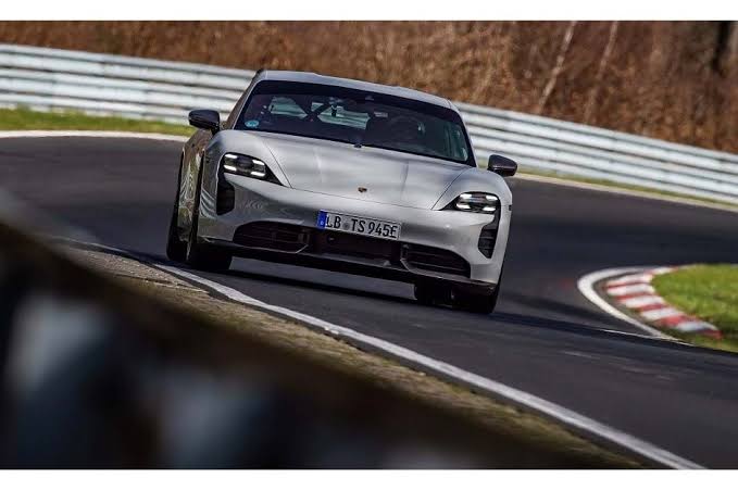 Porsche Taycan Turbo S bate o recorde da Tesla