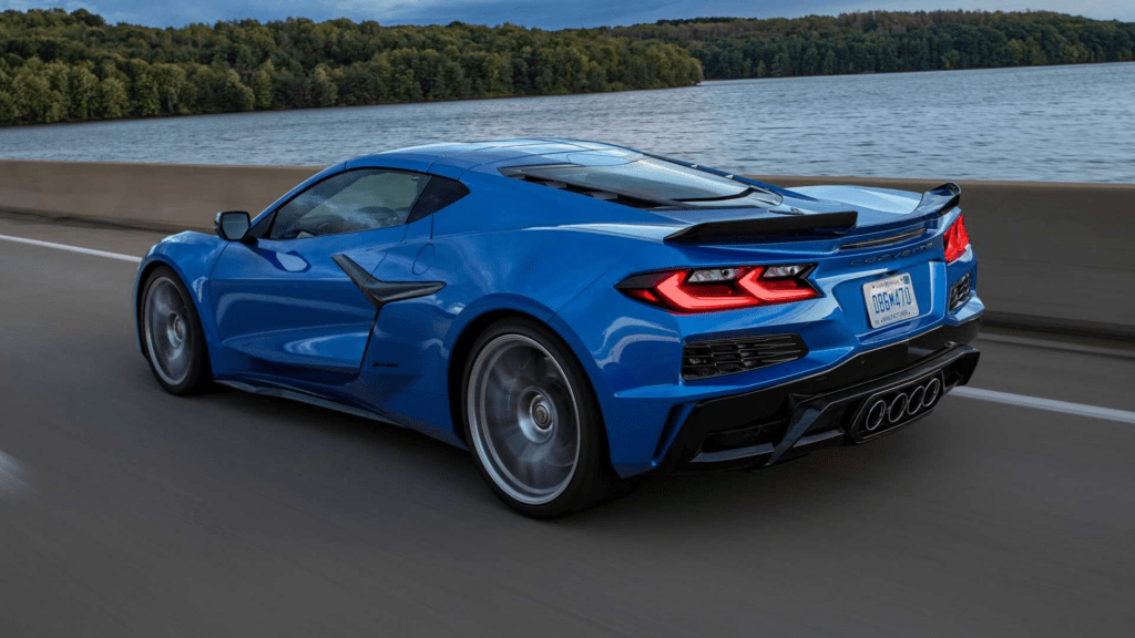 Chevrolet Corvette emplaca mais que Camaro no Brasil