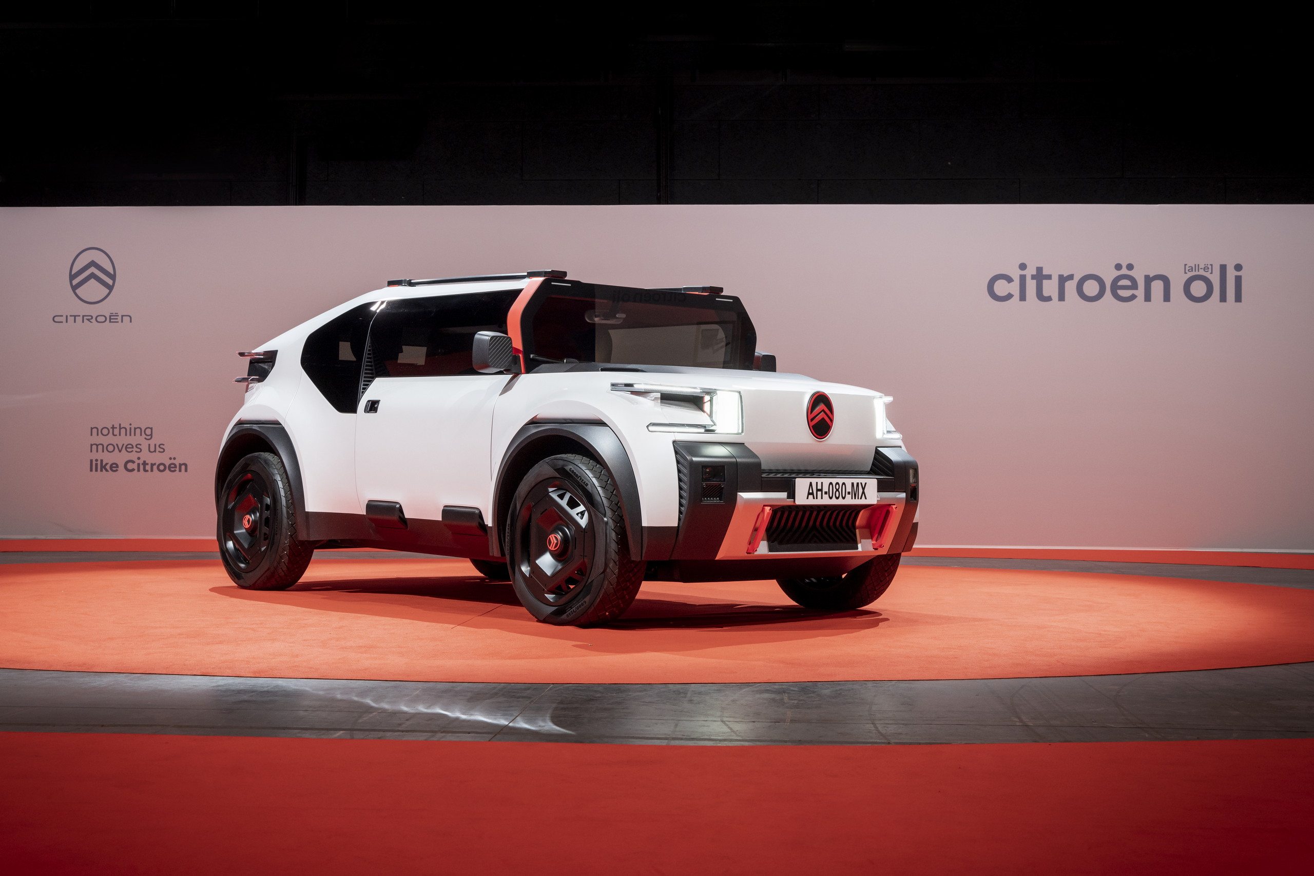 Citroen Oli: Carro de papelão para Retromobile 2023.