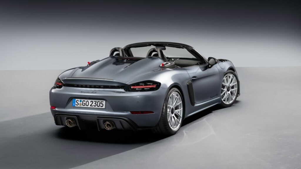 A Porsche revela o 718 Spyder RS, um conversível de 500 cv 