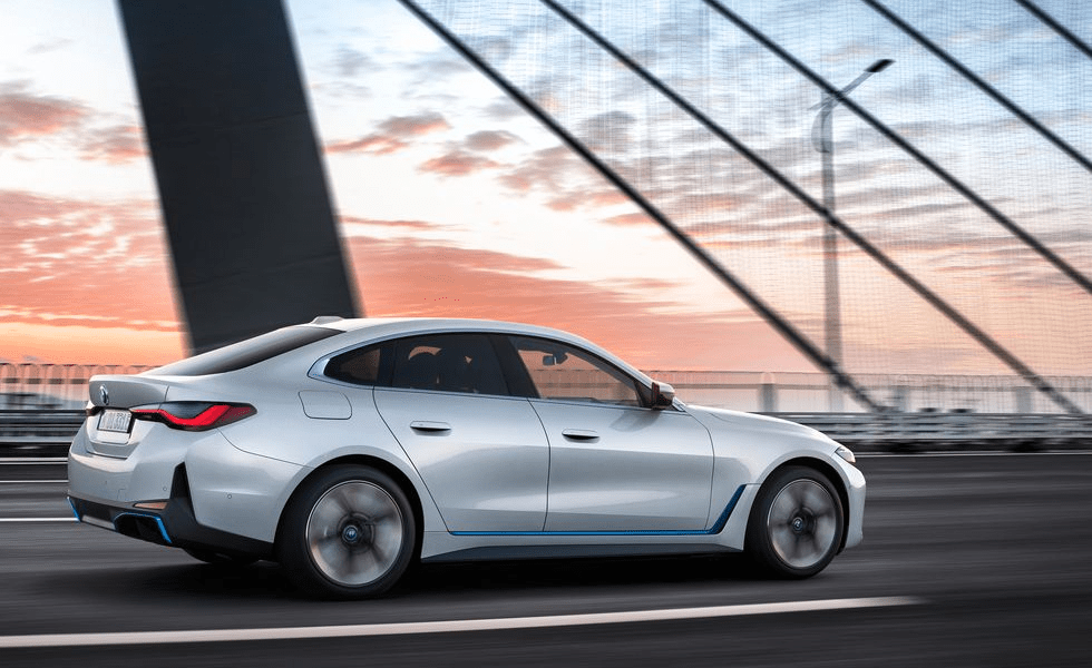 BMW i4 2024 adiciona 396-HP, AWD xDrive40