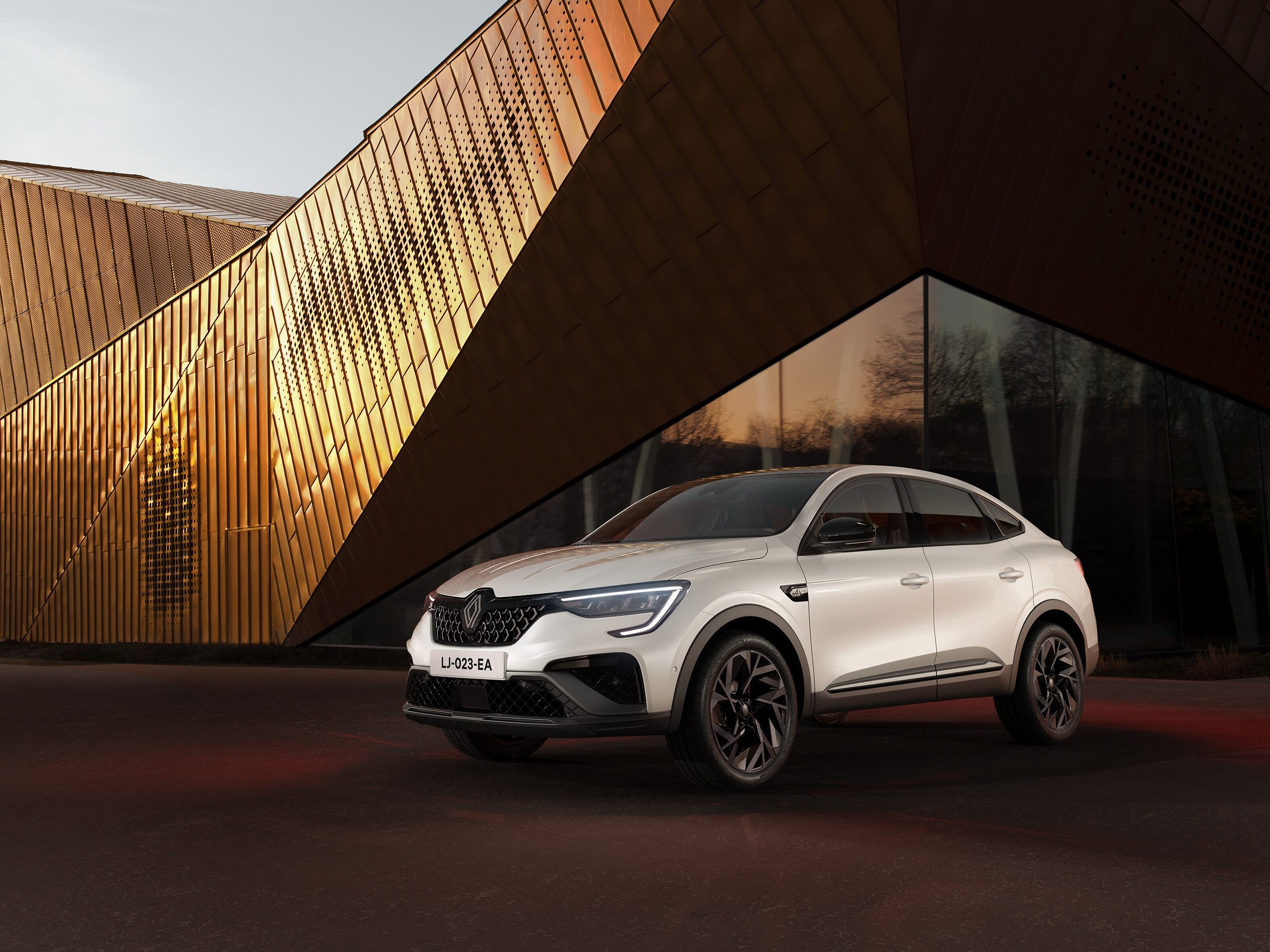 Renault Arkana 2023 recebe um facelift, permanece o mesmo