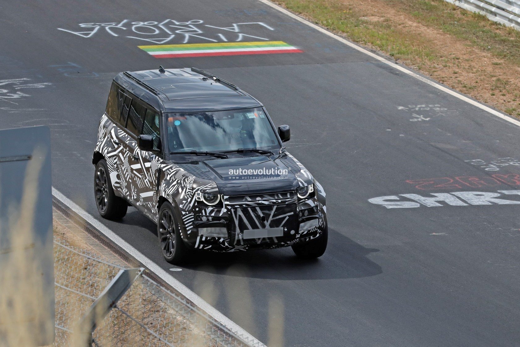 Land Rover Defender SVX 2025: Aqui está todo que sabemos