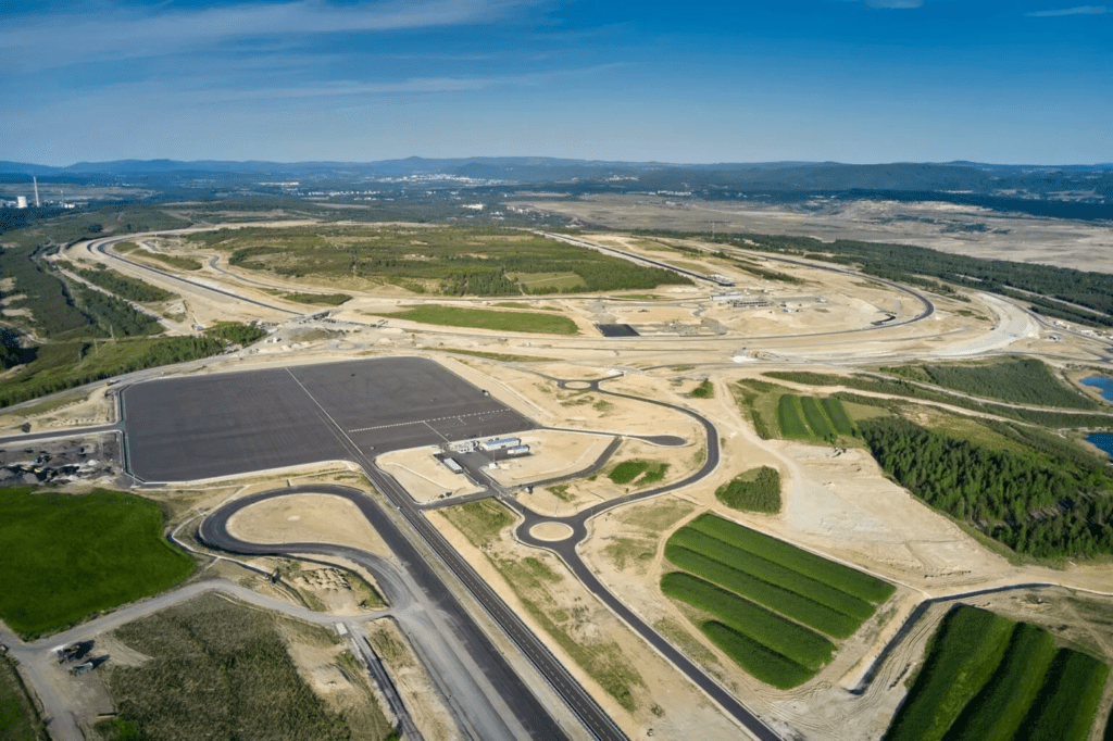 BMW abre local de testes na República Tcheca para aperfeiçoar direção e estacionamento